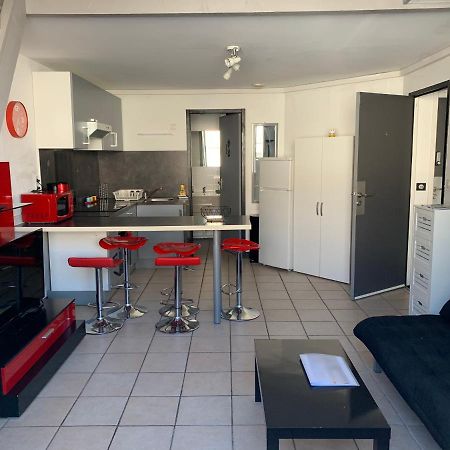 Appartement T3 Tout Confort En Duplex A 20Mn A Pied Du Centre-Ville Avec Tv Et Wifi La Rochelle  Exterior photo